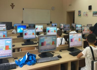 ''ZAVRŠENO ŠKOLSKO KVALIFIKACIONO TAKMIČENJE/NATJECANJE''